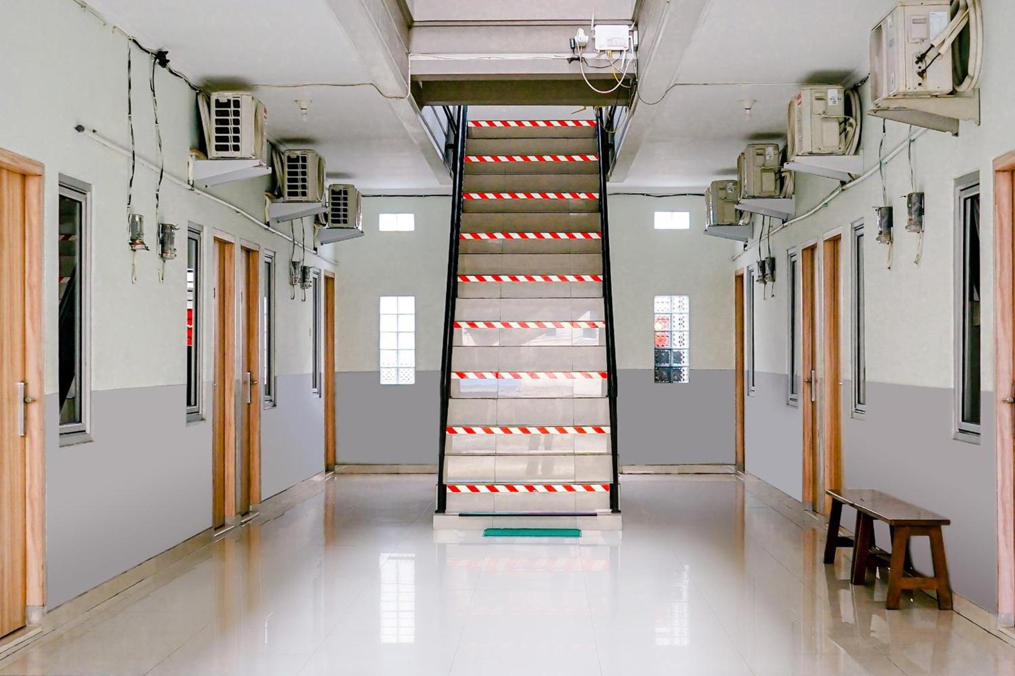Hostel Griya Safitri Syariah *